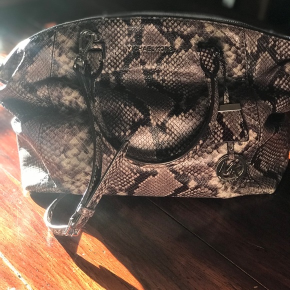 Authentic Michael Kors Python Pocketbook - Picture 7 of 8